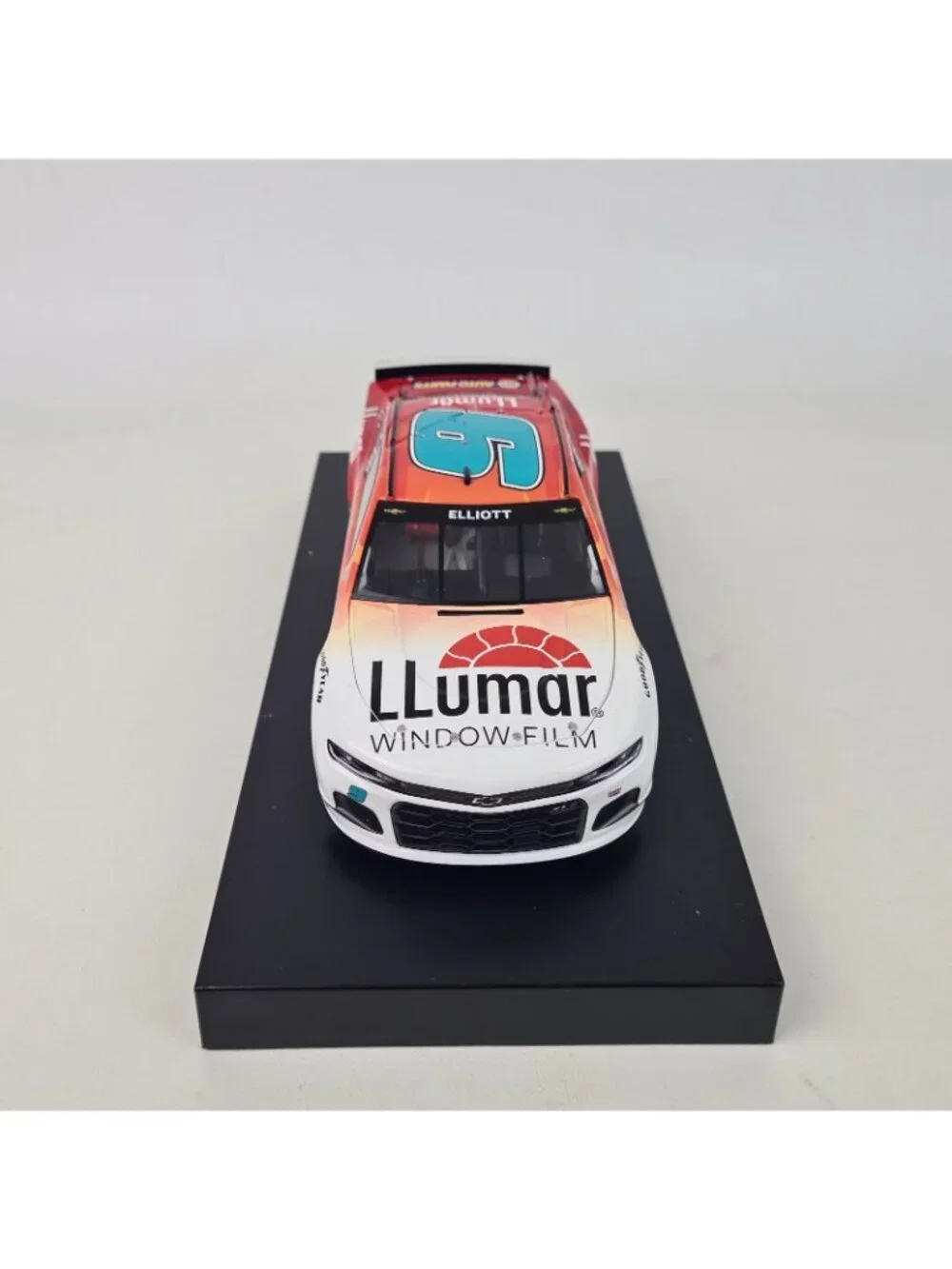 Lionel Racing 1:24 Diecast Elite 2021 Camaro ZL1 Llumar #9 Chase Elliott E15